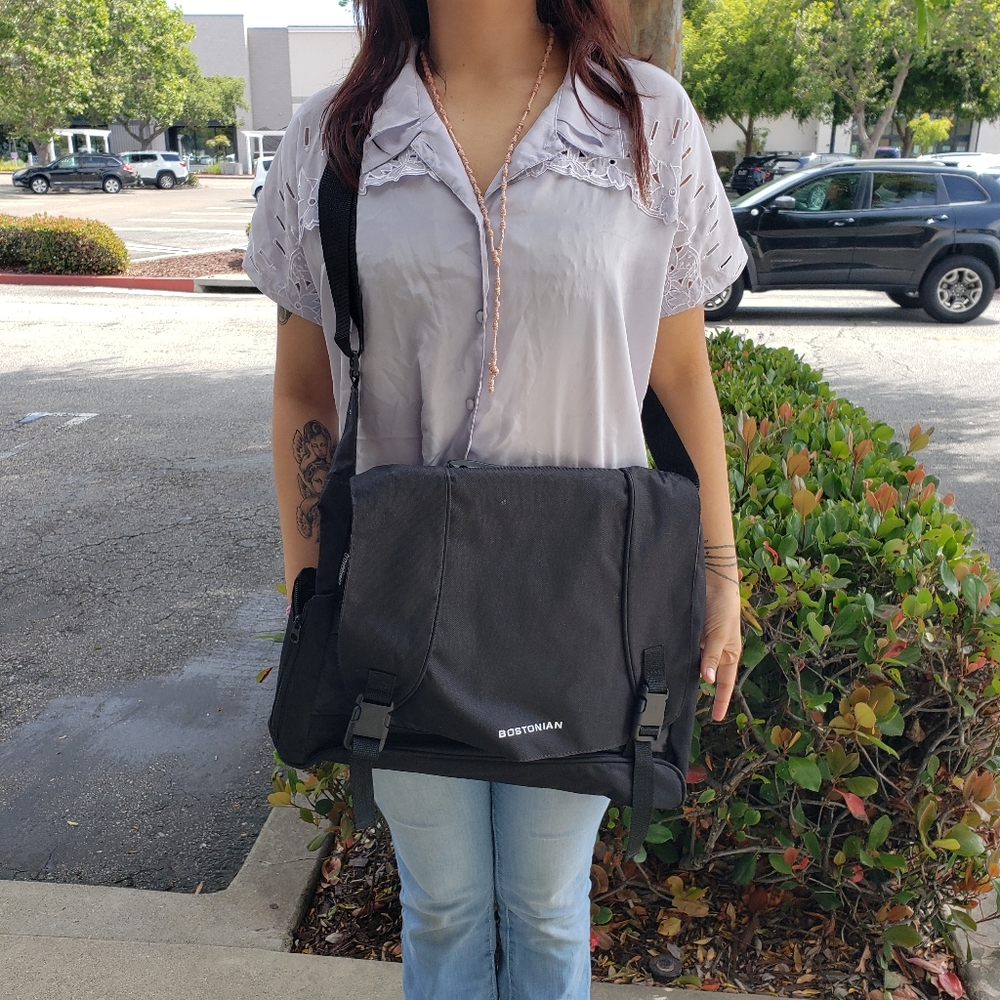 Bostonian  Laptop Bag Sleek Design Black